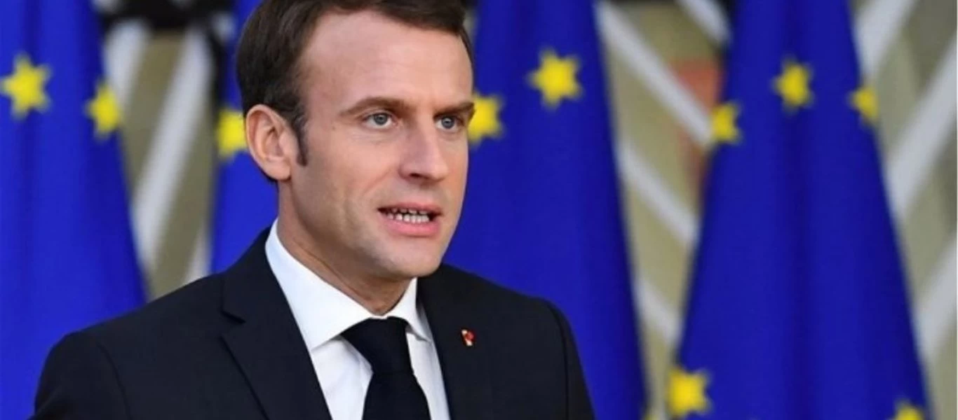 Ε. Μακρόν: «Η Γαλλία δεν θα κατεβάσει κανένα από τα αγάλματα της»